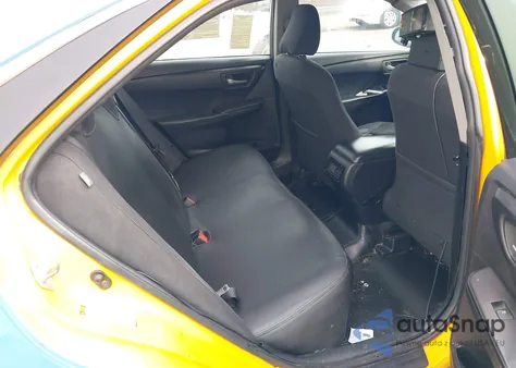 2015 Toyota Camry Hybrid Le z USA, uszkodzony, nr VIN 4T1BD1FK7FU173300